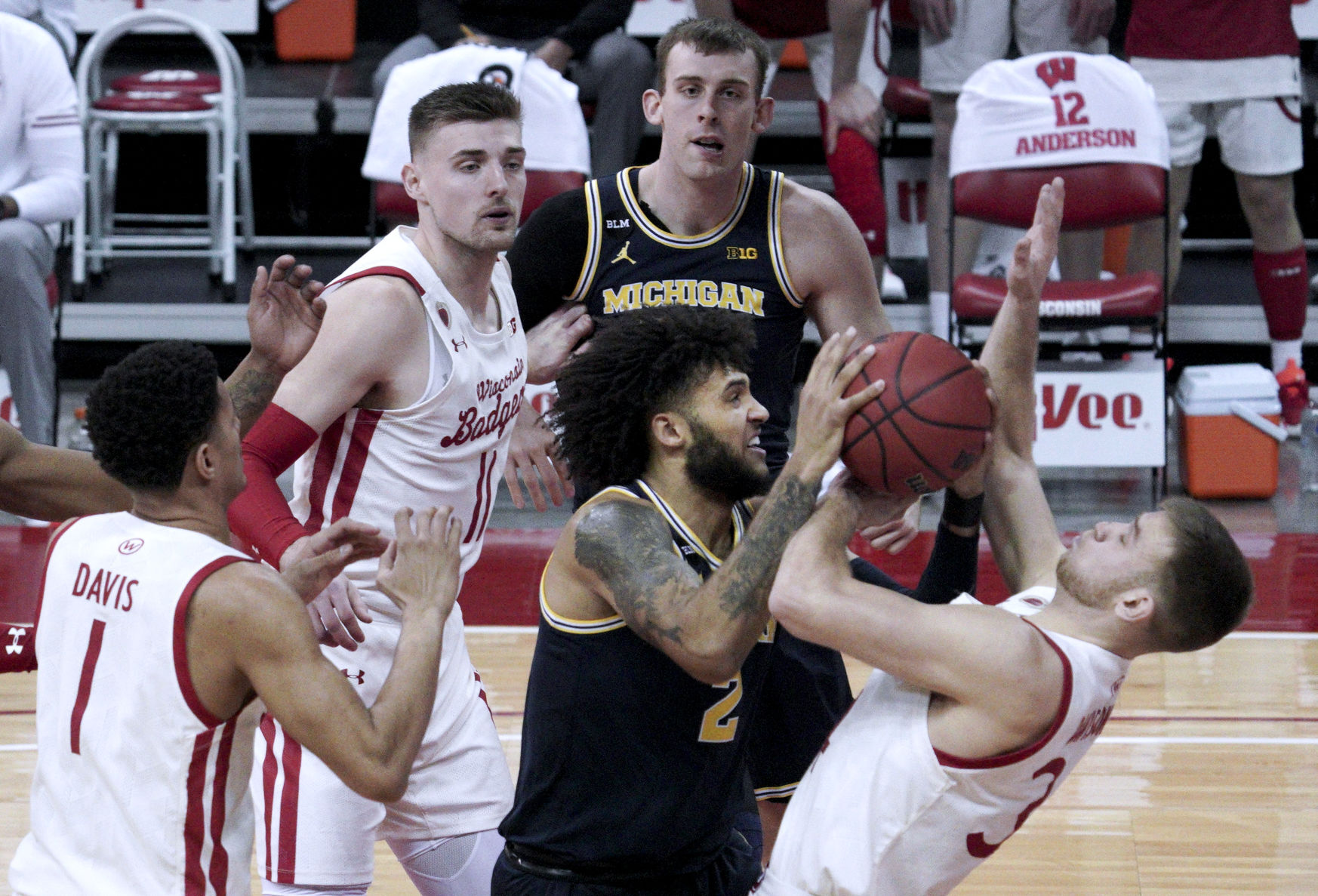 Michigan 67, UW 59